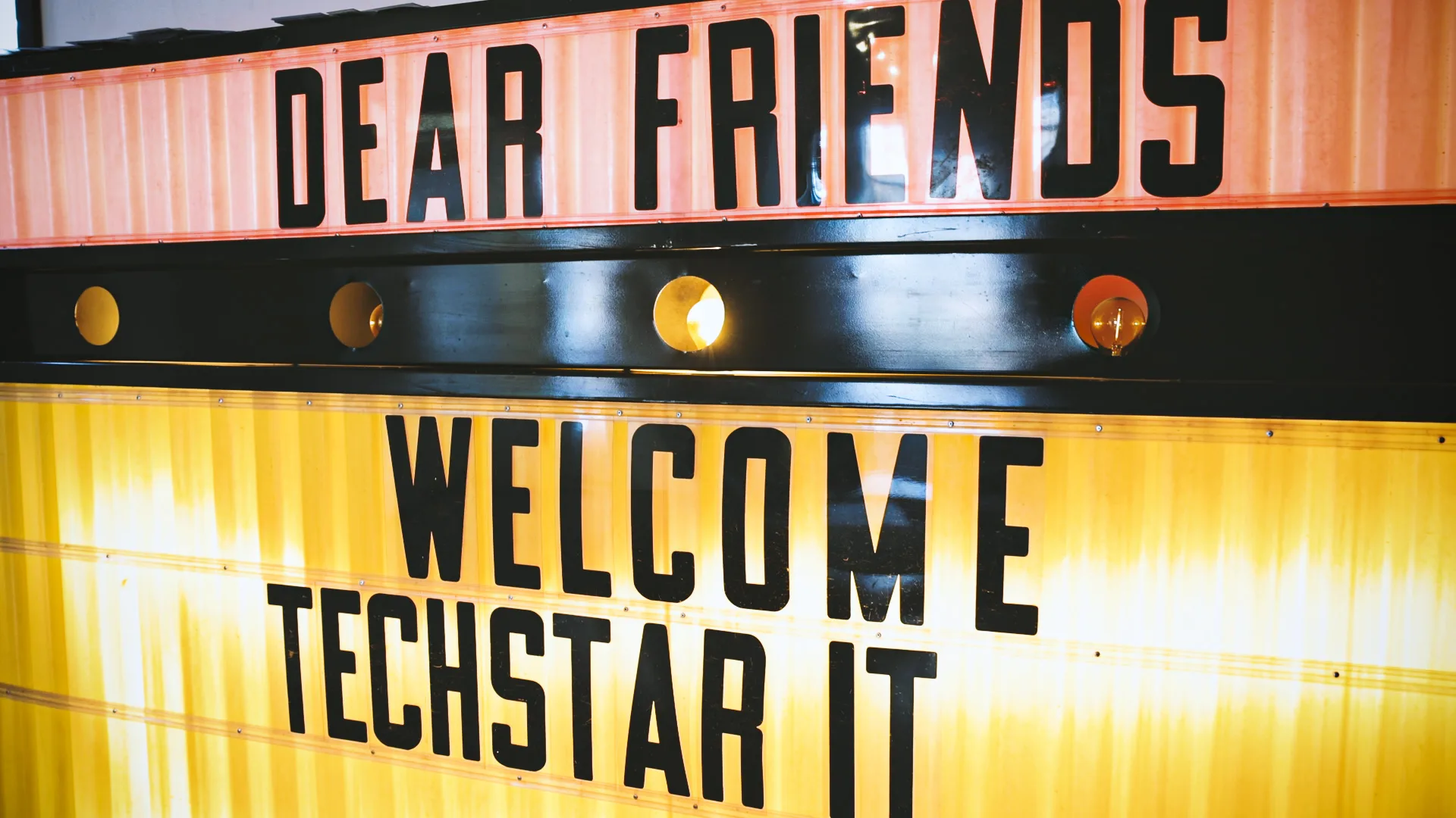Techstar IT levererat IT-produkter till Dear friends